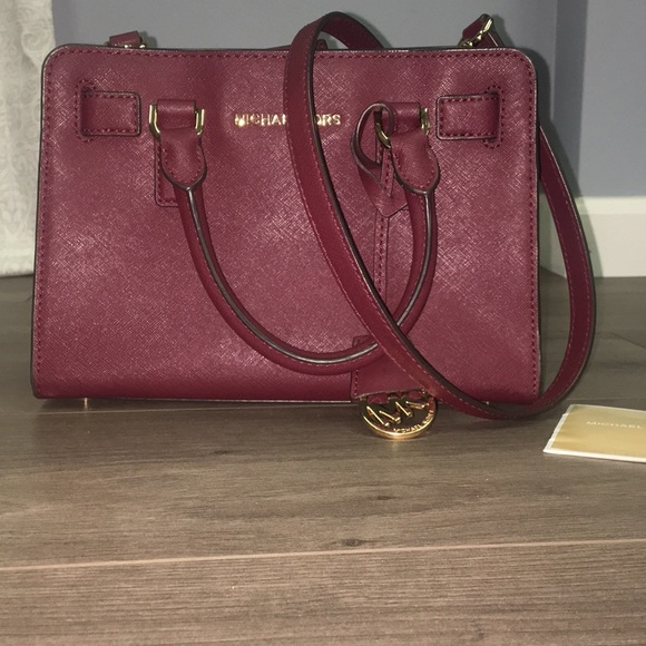 Michael Kors Handbags - Michael Kors small Dillon bag